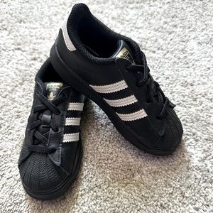 Toddlers adidas Superstar sneakers